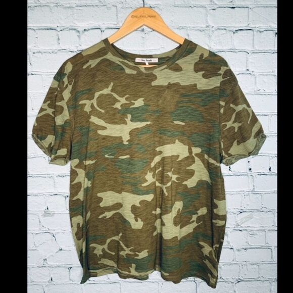 NWT Free People Camouflage T-shirt. Size XS - Picture 3 of 3